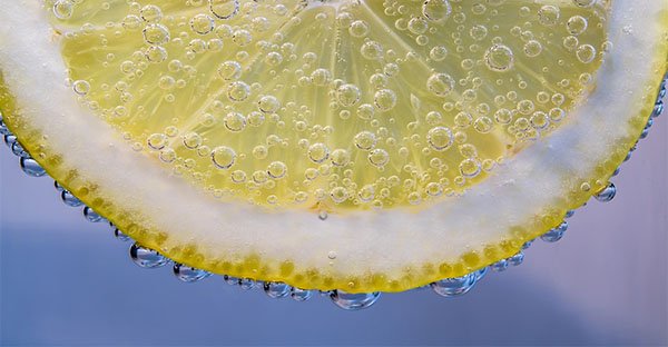 Acqua e limone: la bevanda per ritrovare il benessere in 10 giorni